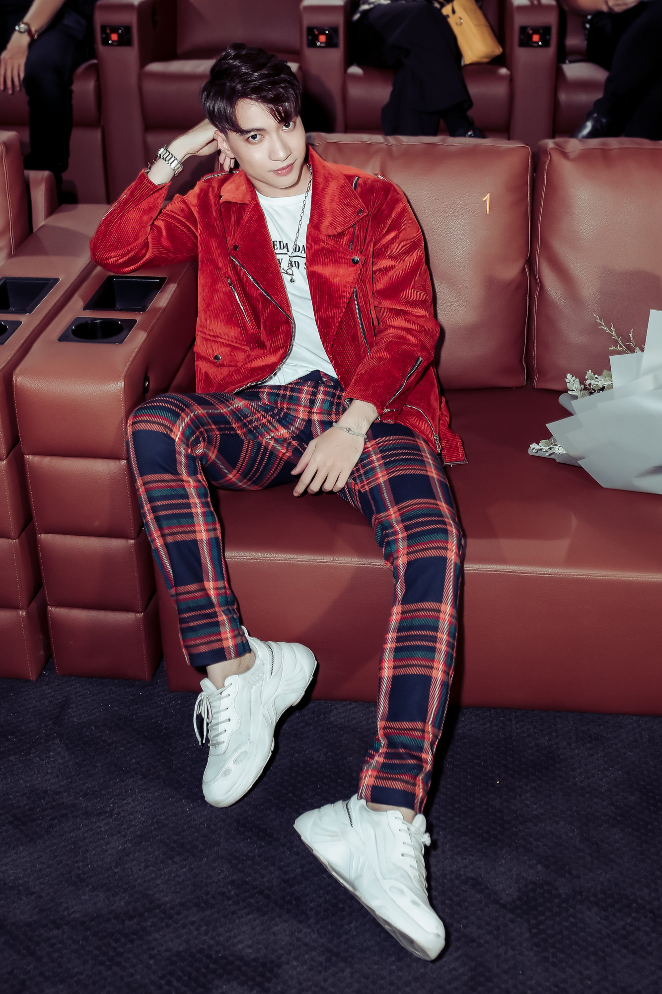 Ca sĩ của các ca khúc Tình yêu tuyệt vời, Người anh yêu... nay có thêm Thật xa thật gần "đốn tim" fan