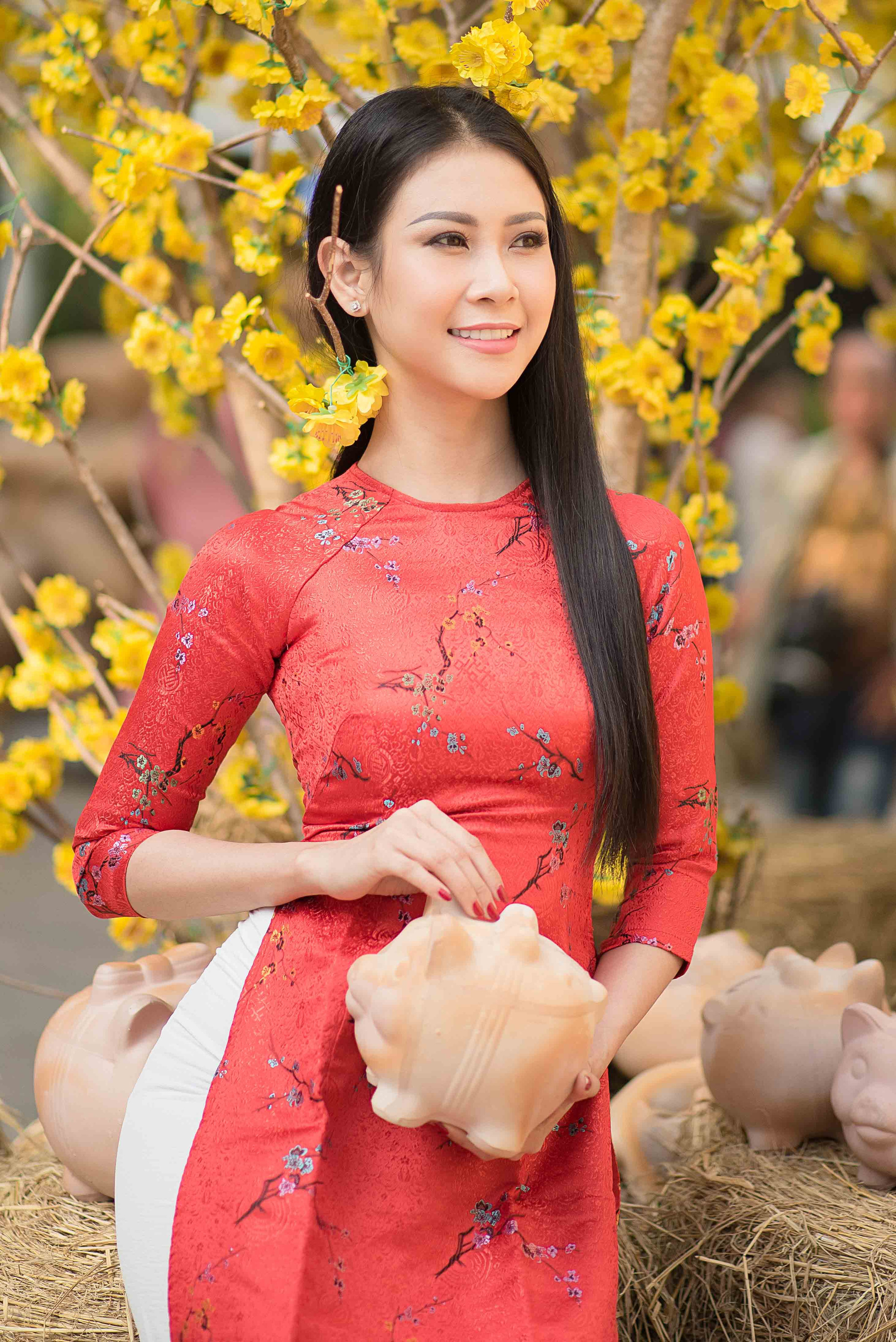 Người đẹp mang đến hình ảnh thiếu nữ Việt e ấp, dịu dàng trong bộ ảnh chào xuân Người đẹp mang đến hình ảnh thiếu nữ Việt e ấp, dịu dàng trong bộ ảnh chào xuân