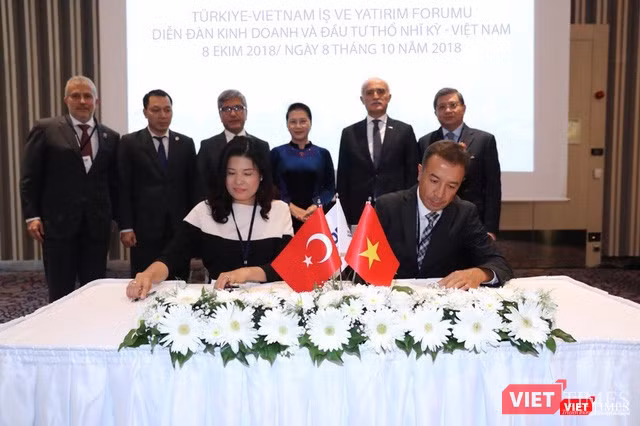 Bà Nguyễn Thị Thu Phương khẳng định: “Năng lượng tái tạo đang được cả thế giới quan tâm. Ngoài việc phục vụ việc sản xuất kinh doanh chúng ta phải có ý thức xã hội gìn giữ môi trường. Một trong những ngành năng lượng mà bảo vệ môi trường vẫn giúp phát triển được kinh tế đó là năng lượng tái tạo và VPMilk cũng mong muốn theo kịp xu hướng đó. Quan điểm của VPMilk là sản xuất kinh doanh nhưng vẫn luôn bảo vệ môi trường”.