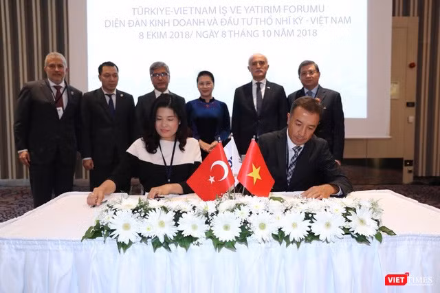 Bà Nguyễn Thị Thu Phương khẳng định: “Năng lượng tái tạo đang được cả thế giới quan tâm. Ngoài việc phục vụ việc sản xuất kinh doanh chúng ta phải có ý thức xã hội gìn giữ môi trường. Một trong những ngành năng lượng mà bảo vệ môi trường vẫn giúp phát triển được kinh tế đó là năng lượng tái tạo và VPMilk cũng mong muốn theo kịp xu hướng đó. Quan điểm của VPMilk là sản xuất kinh doanh nhưng vẫn luôn bảo vệ môi trường”.