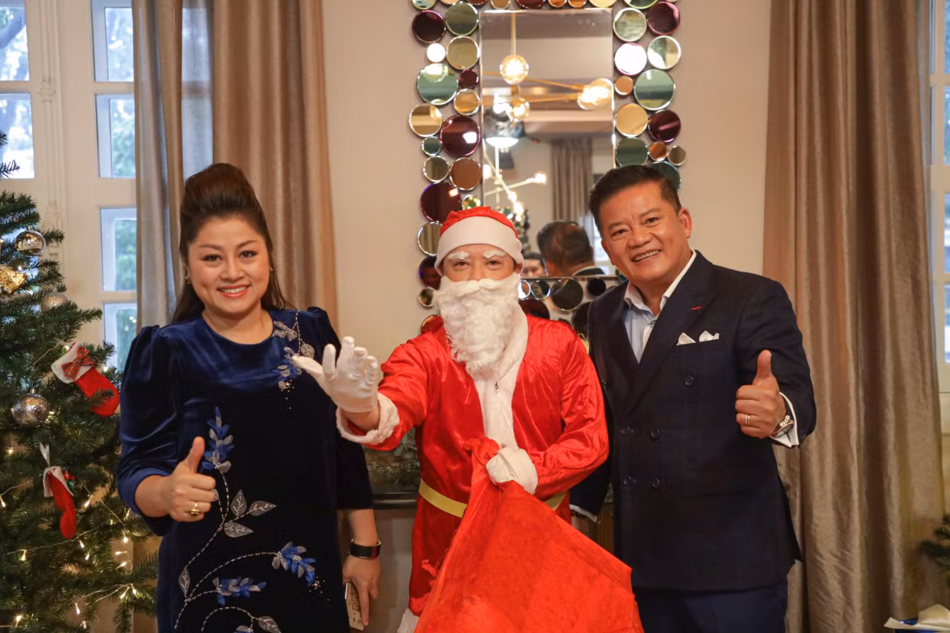 Giám khảo Phan Tôn Tịnh Hải, Jack Lee và Dương Huy Khải Giám khảo Phan Tôn Tịnh Hải, Jack Lee và Dương Huy Khải