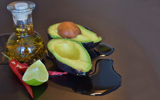 Trái bơ tươi có thể được thay thế cho dầu ăn trong các món nướng Trái bơ tươi có thể được thay thế cho dầu ăn trong các món nướng