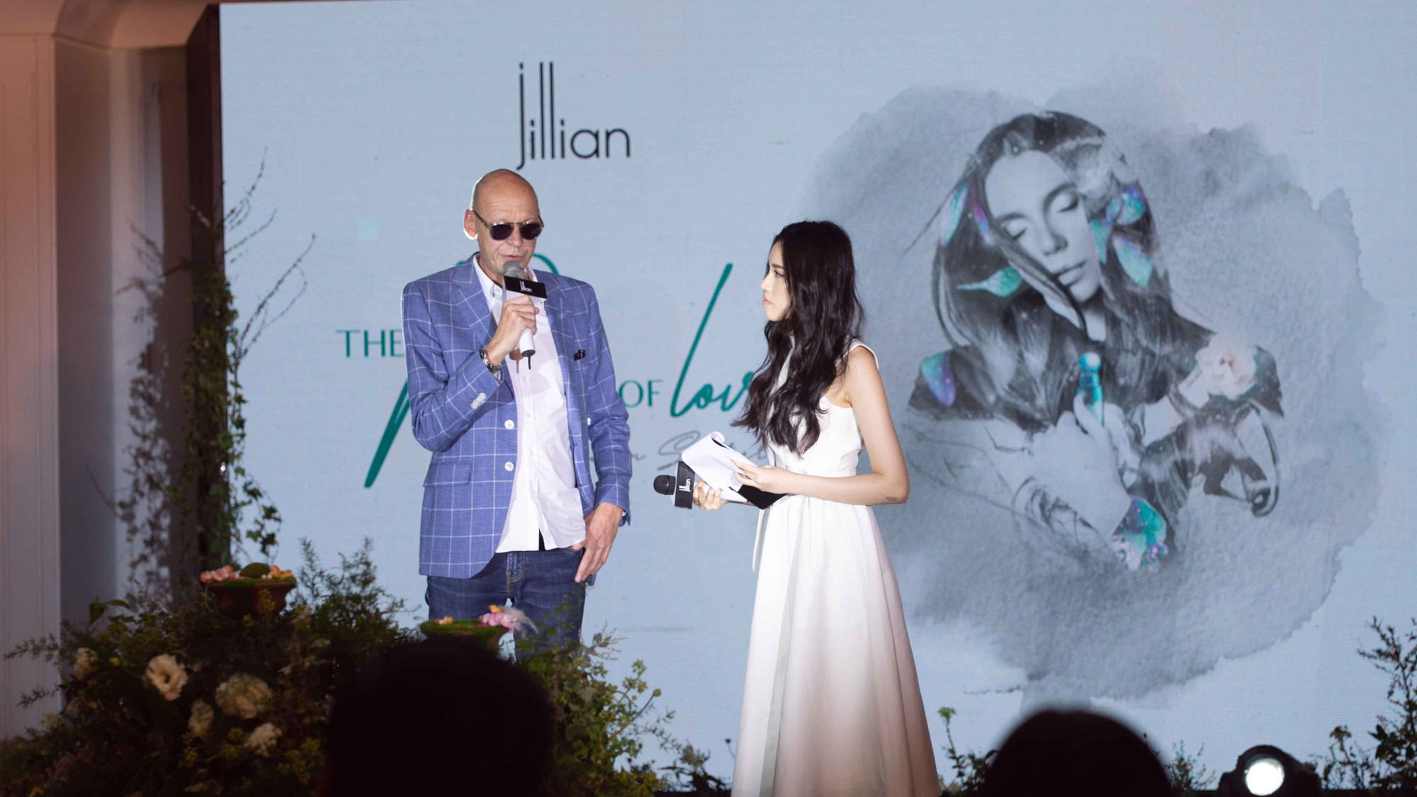 "Phù thủy nước hoa" người Anh Mark Buxton trả lời câu hỏi của người tham dự sự kiện "Phù thủy nước hoa" người Anh Mark Buxton trả lời câu hỏi của người tham dự sự kiện