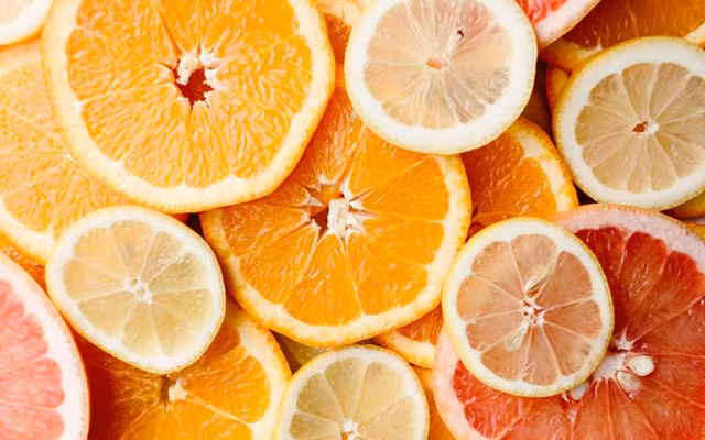 Nước ép trái cây có múi giúp thải độc gan tuyệt vời, nhưng nhớ đừng uống đồ đã qua chế biến 