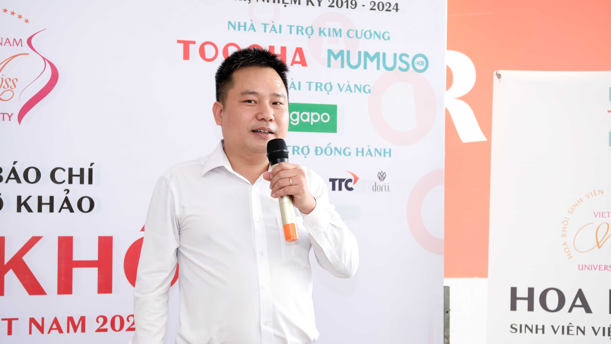 Đại diện BTC công bố Thể lệ chương trình Đại diện BTC công bố Thể lệ chương trình