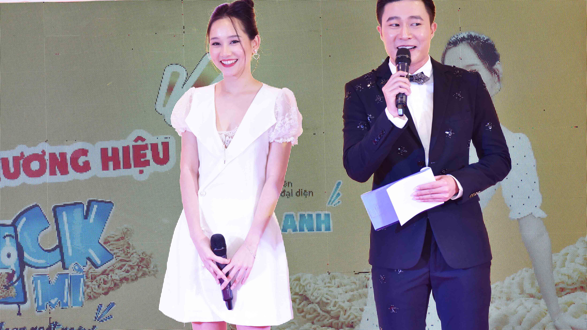 Hà Lan ngoài đời khá bẽn lẽn, khiêm tốn, giản dị 