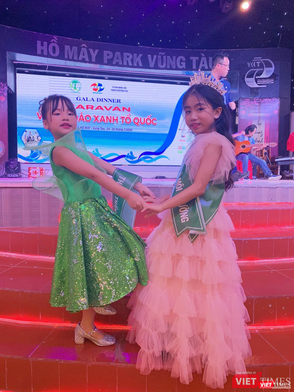 BTC của chương trình caravan đã vinh danh Nguyễn Thảo Nguyên trở thành thiên thần xanh vì môi trường