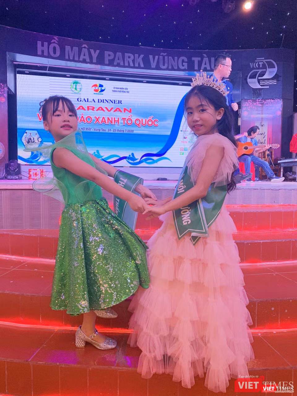 BTC của chương trình caravan đã vinh danh Nguyễn Thảo Nguyên trở thành thiên thần xanh vì môi trường