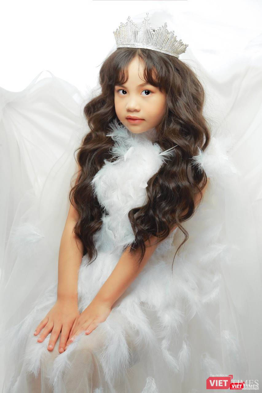 Cô bé sở hữu nét đẹp ngây thơ và những bước đi catwalk tự nhiên 