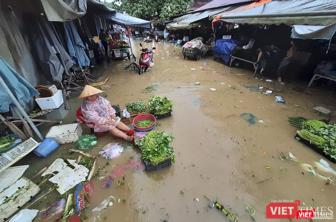 Chợ Hội An mùa lũ