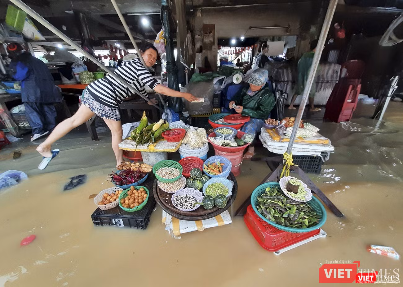 Đi chợ mùa lũ Đi chợ mùa lũ