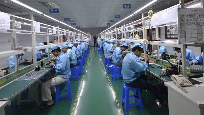 Công nhân trong một nhà máy điện tử ở Trung Quốc (ảnh: Reuters)