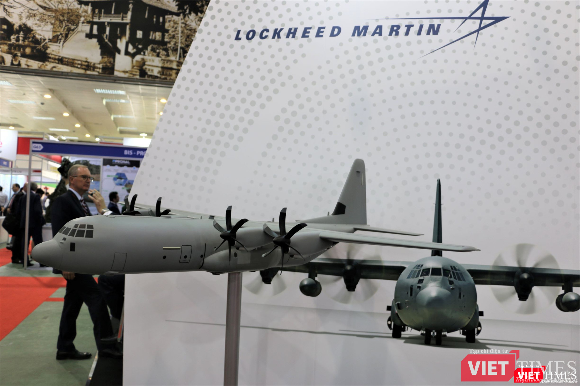 Mô hình máy bay vận tải C-130J của hãng Lockheed Martin
