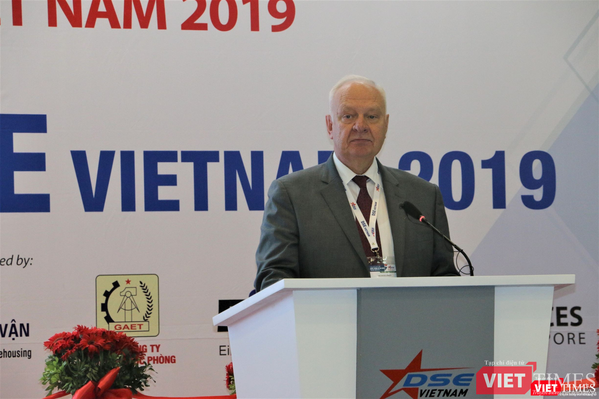 Đại sứ CH Liên bang Nga Vnukov Konstantin Vasilievich phát biểu chào mừng triển lãm