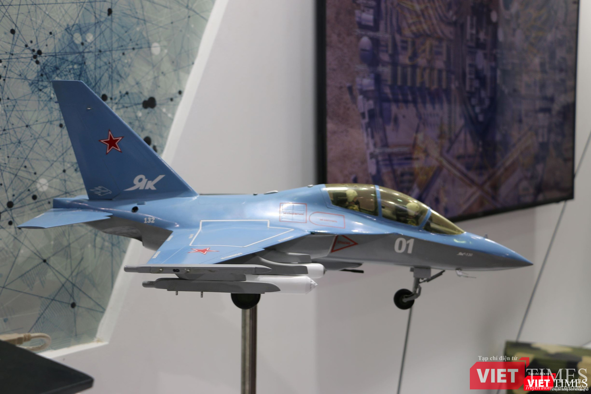 Mô hình máy bay chiến đấu Yak-130