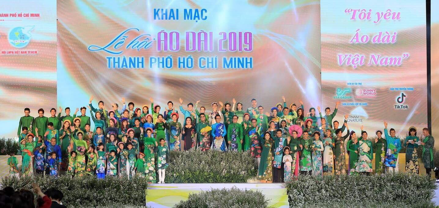 90 nghệ sĩ tham gia trình diễn áo dài Việt Hùng tại Lễ hội áo dài TP.HCM 2019