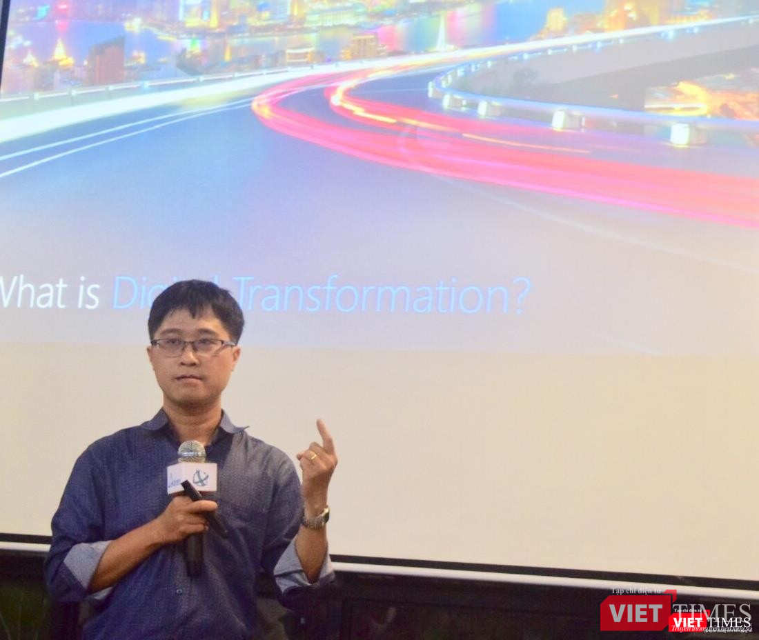 Ông Huỳnh Bảo Toàn, phụ trách kỹ thuật (Technical Evangelist) của Microsoft tại Việt Nam