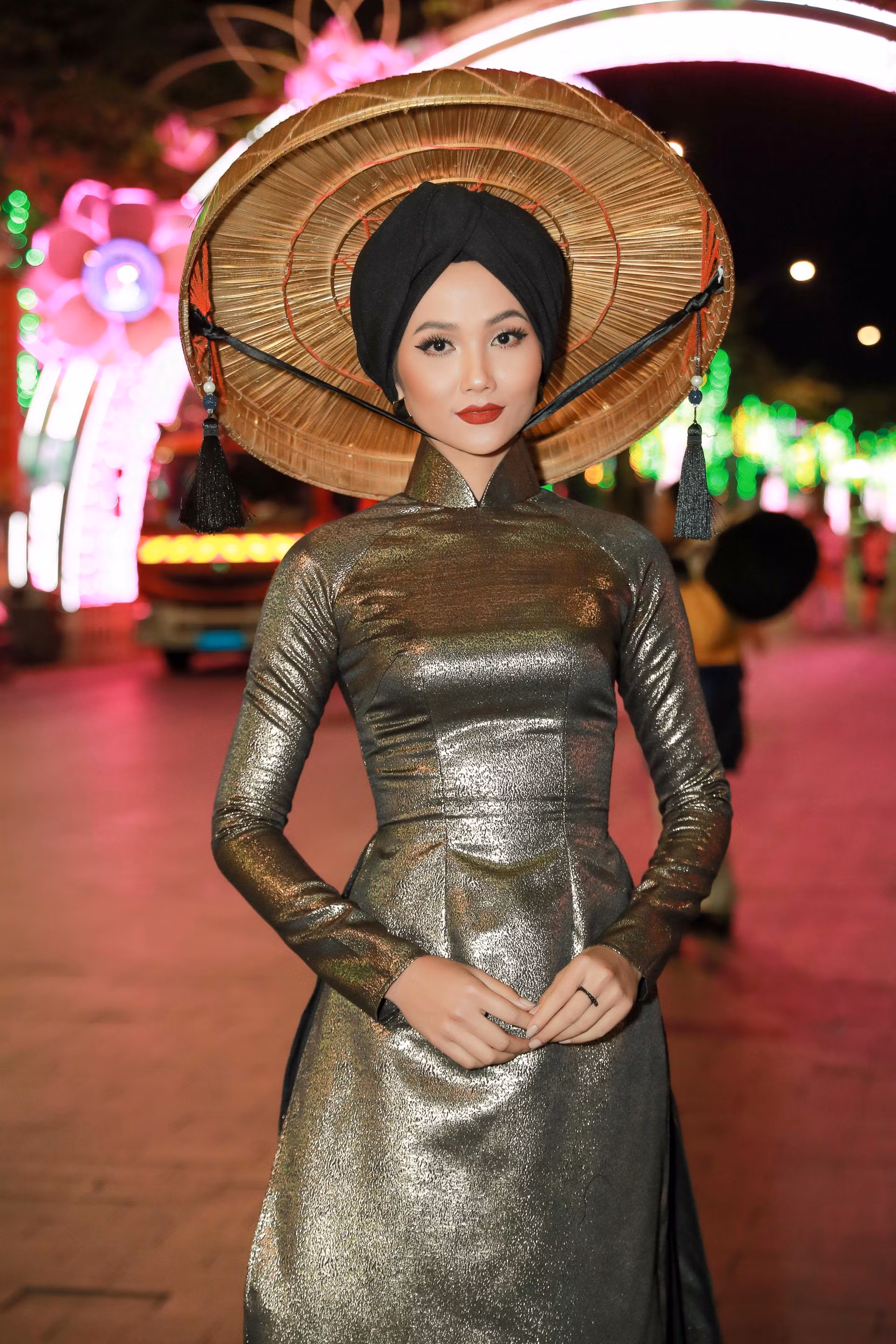 Hoa hậu nỗ lực quảng bá hình ảnh Việt Nam