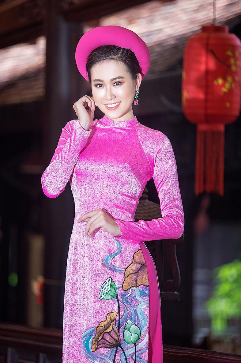 Trần Đình Thạch Thảo - Á hậu Phụ nữ Việt Nam 2017 trong áo dài Việt Hùng
