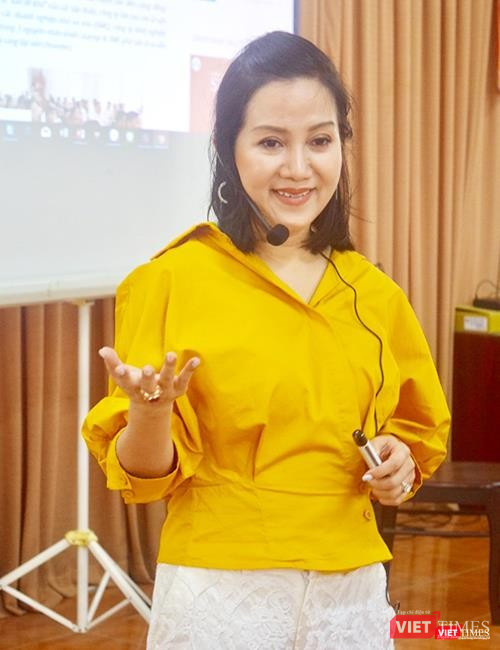 Bà Nguyễn Thị Thu Giao là diễn giả và khách mời thường xuyên của các chương trình truyền hình, hội thảo và các trường đại học về phát triển năng lực lãnh đạo và chiến lược nhân sự.