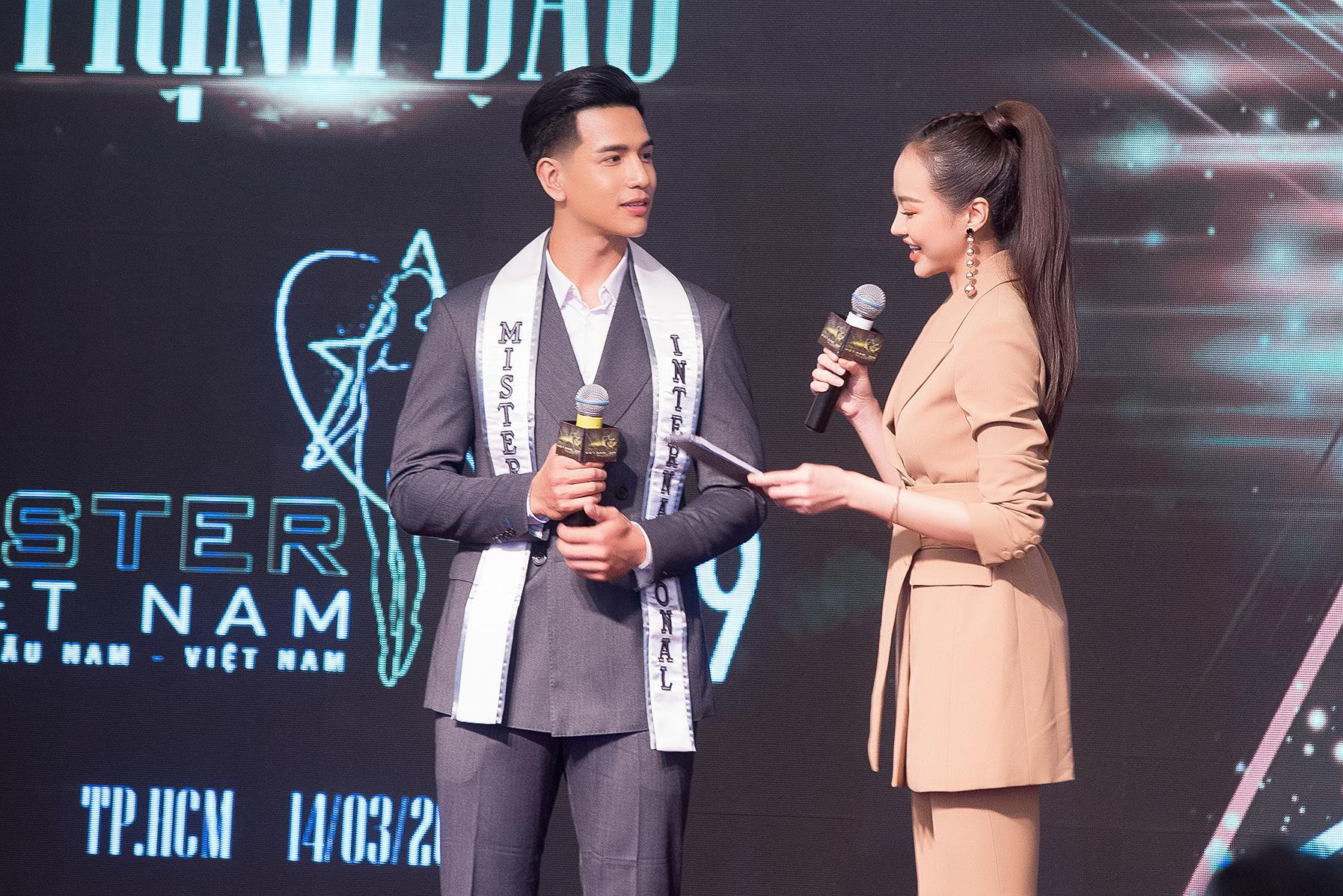 “Ngôi sao danh vọng” Trịnh Bảo đã xuất sắc giành ngôi vị Nam vương tại cuộc thi Mister international 2018