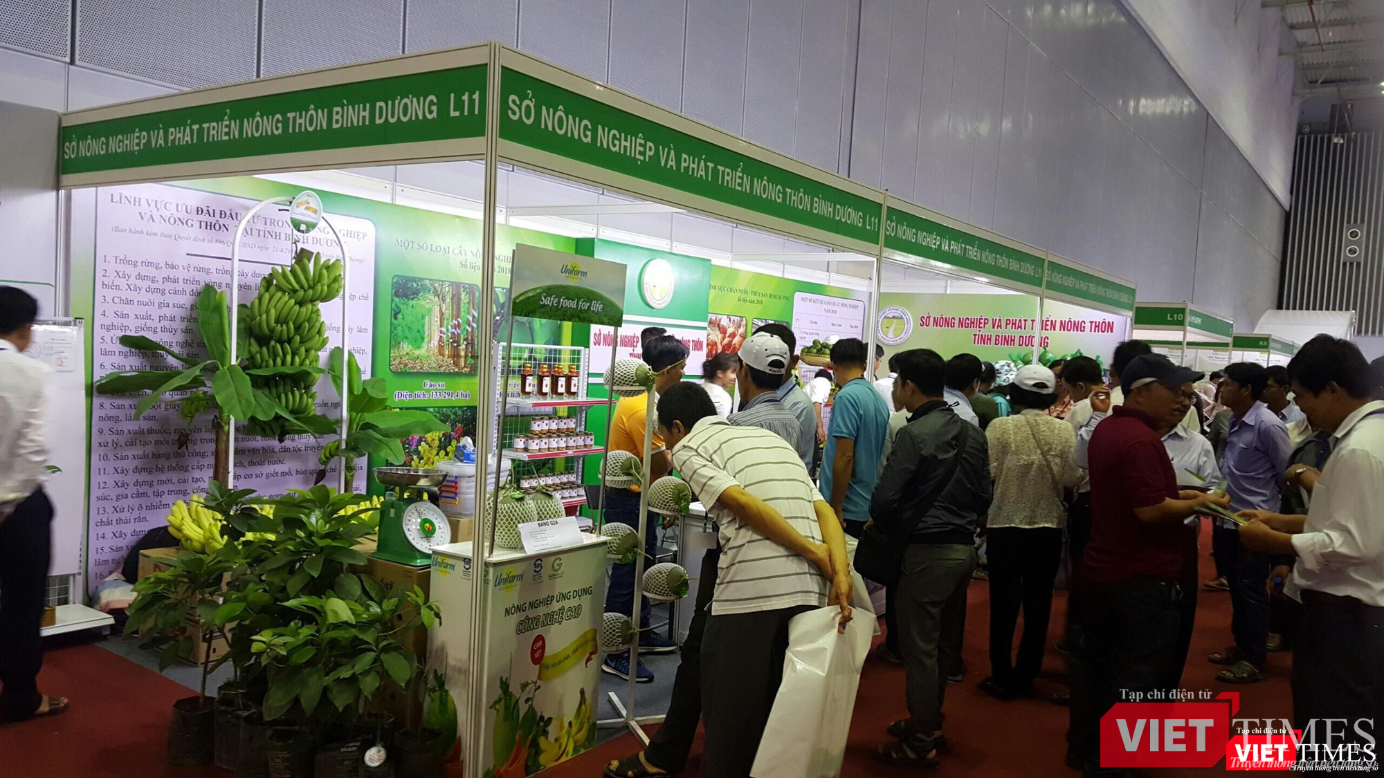 Chuối và Dưa lưới của Unifarm nổi bật tại HortEx Vietnam 2019 Chuối sấy thu hút người dùng