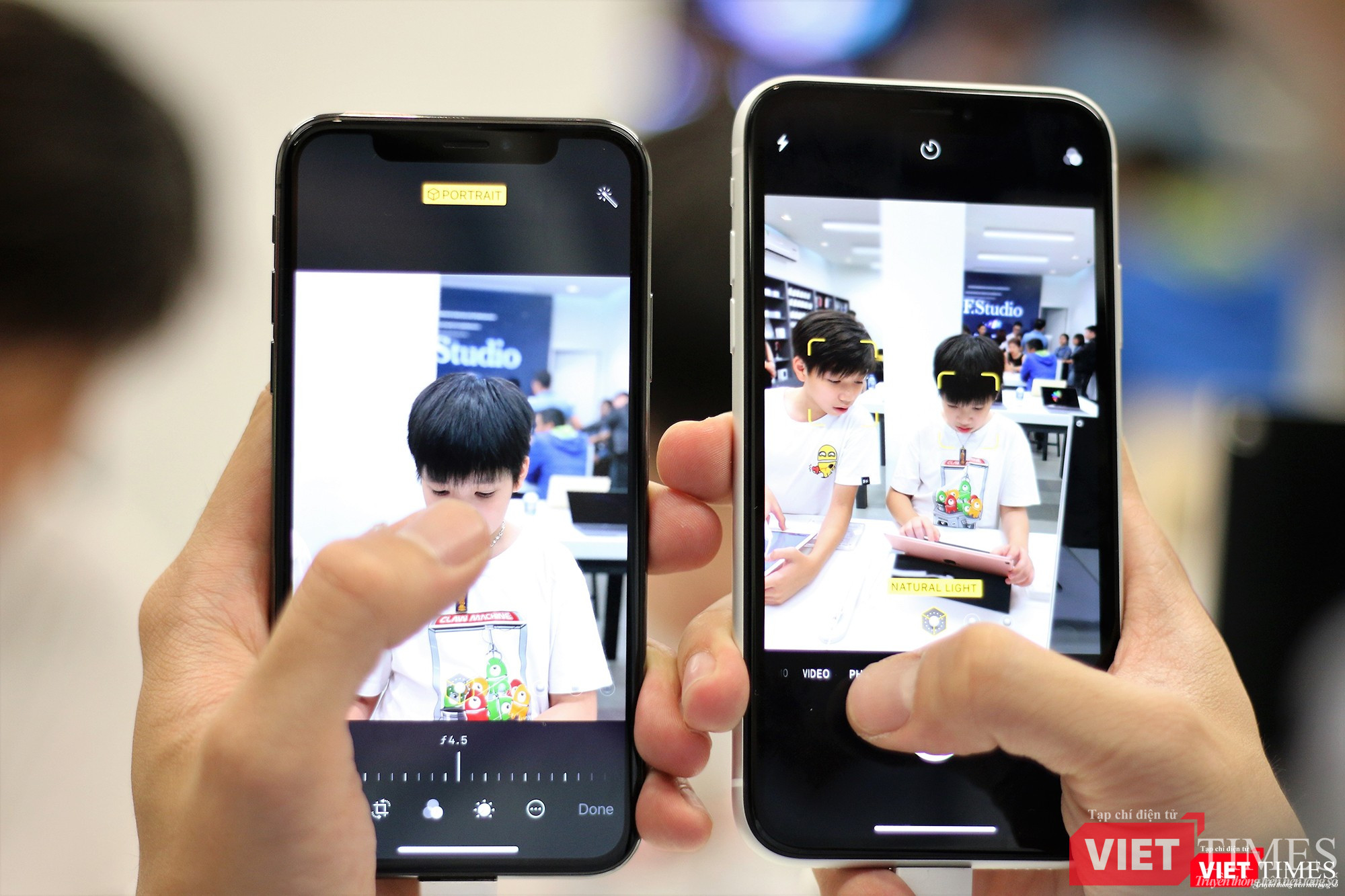 Khách hàng trải nghiệm so sánh khả năng chụp ảnh của iPhone XS và XR