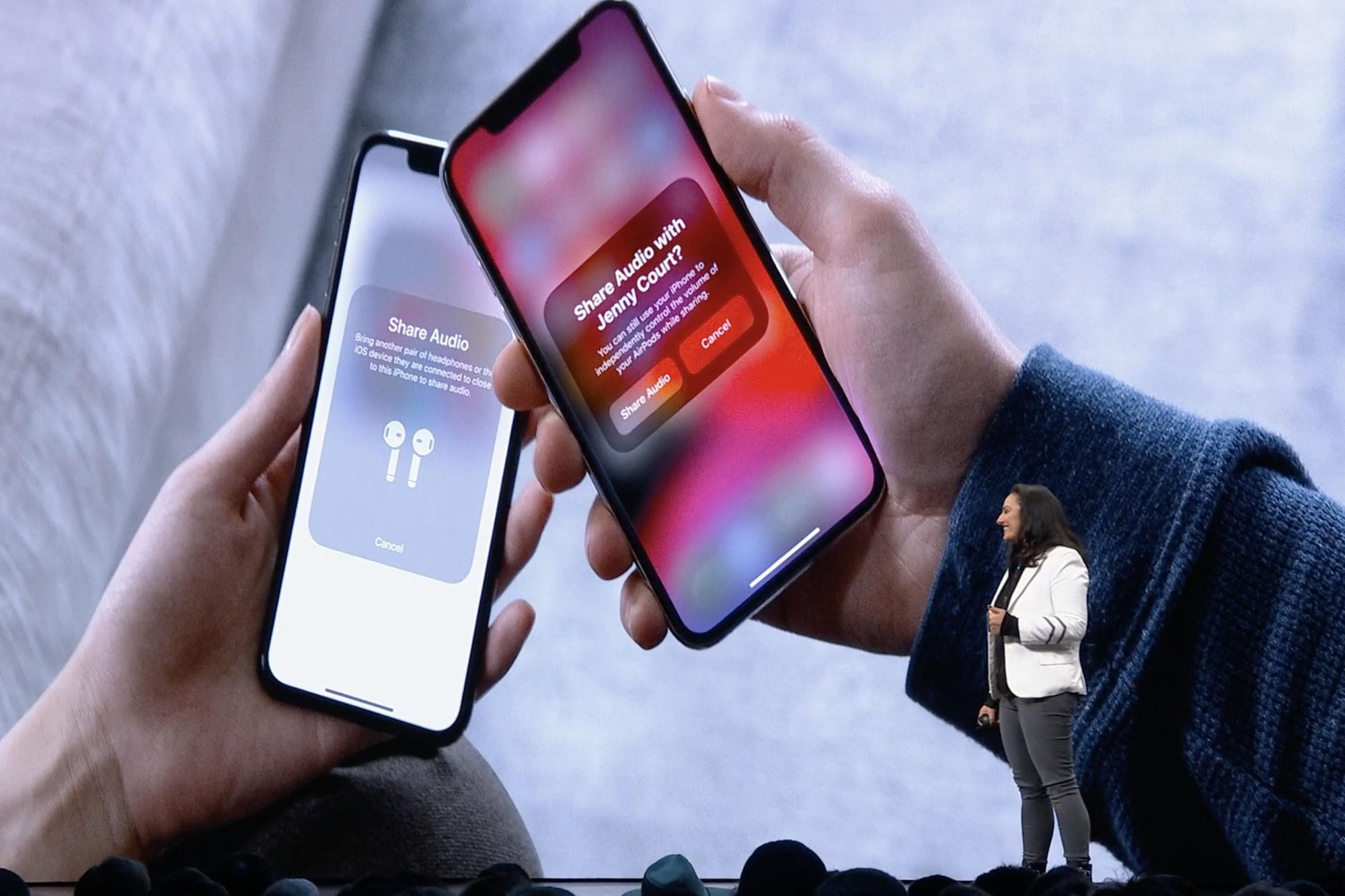 Chia sẻ âm thanh qua thao tác chạm là tính năng độc dành riêng cho AirPods. Ảnh: MacWorld Chia sẻ âm thanh qua thao tác chạm là tính năng độc dành riêng cho AirPods. Ảnh: MacWorld