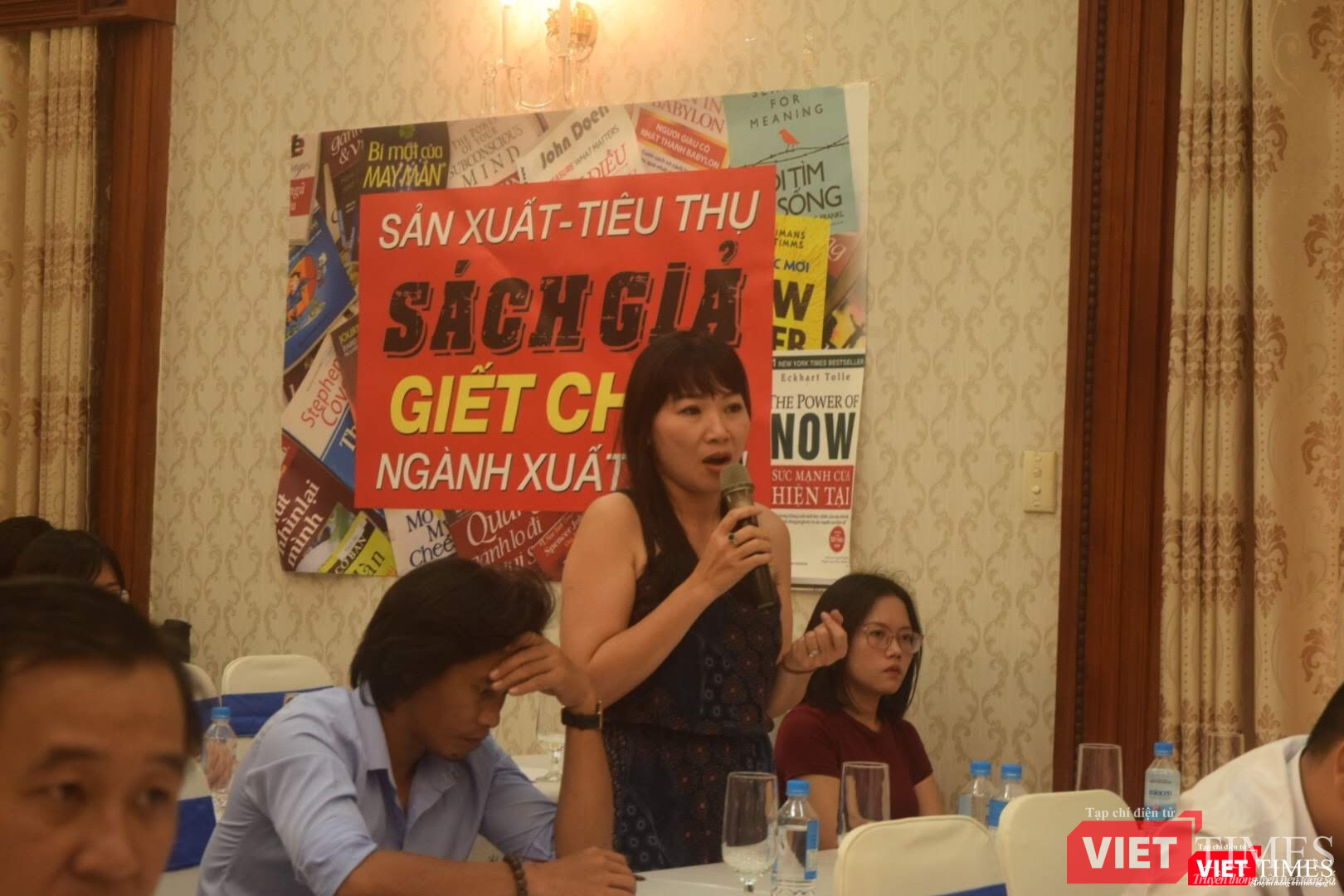 Độc giả ngỡ ngàng vì nạn sách giả tràn lan