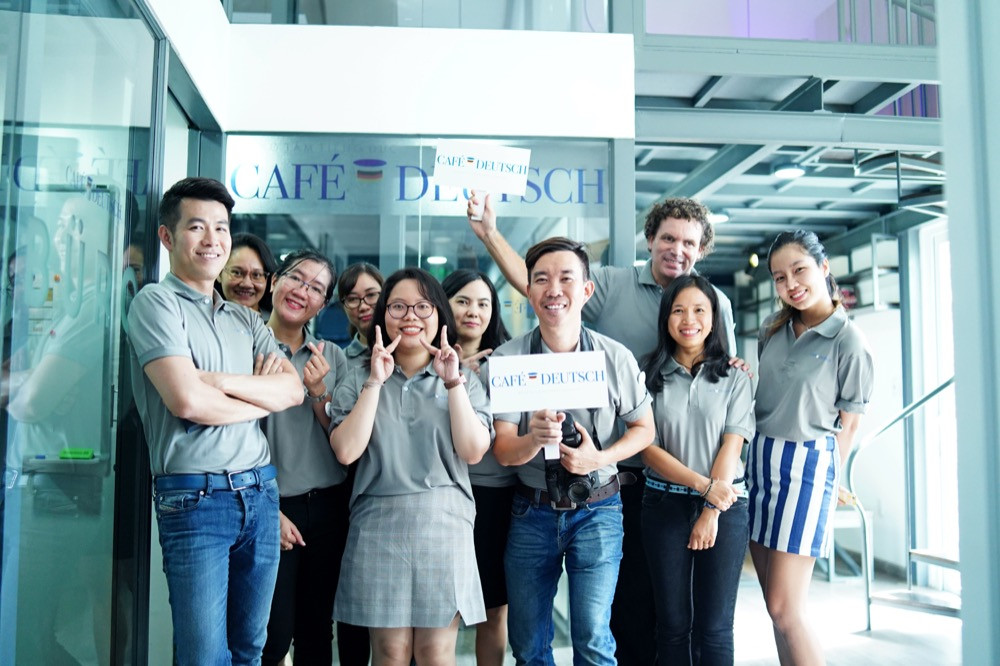 Học tiếng Đức “siêu tốc” cùng thầy Henning Hilbert, và học hát tiếng Đức cùng ca sĩ Hồ Trung Dũng Học tiếng Đức “siêu tốc” cùng thầy Henning Hilbert, và học hát tiếng Đức cùng ca sĩ Hồ Trung Dũng