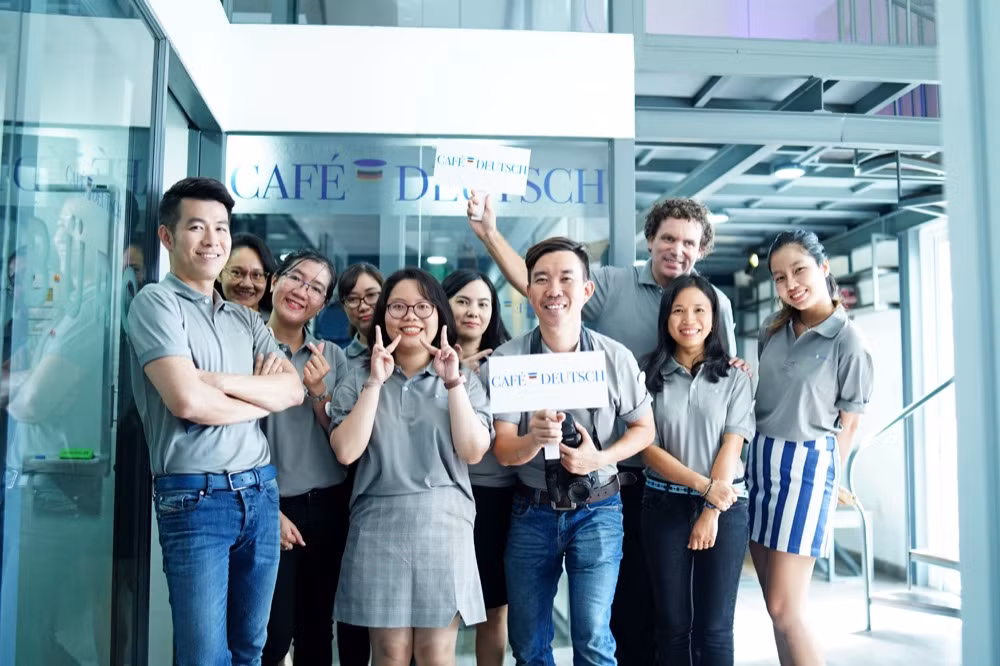 Học tiếng Đức “siêu tốc” cùng thầy Henning Hilbert, và học hát tiếng Đức cùng ca sĩ Hồ Trung Dũng Học tiếng Đức “siêu tốc” cùng thầy Henning Hilbert, và học hát tiếng Đức cùng ca sĩ Hồ Trung Dũng