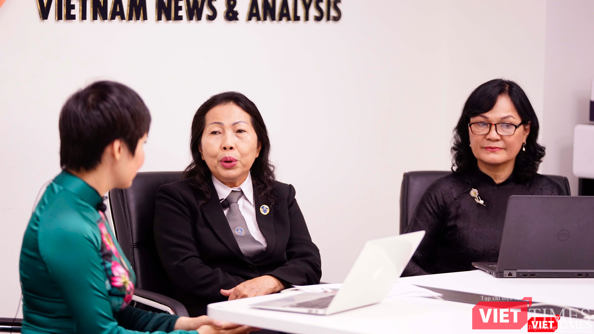 Luật sư Trần Thị Ngọc Nữ (giữa ảnh) đề nghị cần xử lý mạnh các vụ xâm hại tình dục trẻ em