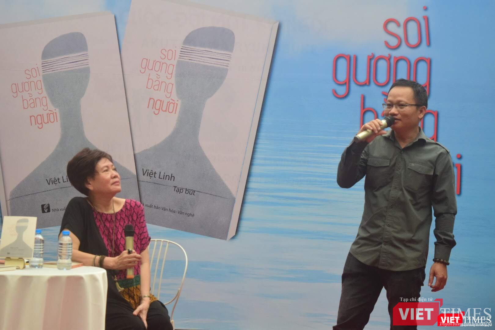 Nhà văn Trần Nhã Thụy chia sẻ về nghề viết với đạo diễn Việt Linh Nhà văn Trần Nhã Thụy chia sẻ về nghề viết với đạo diễn Việt Linh