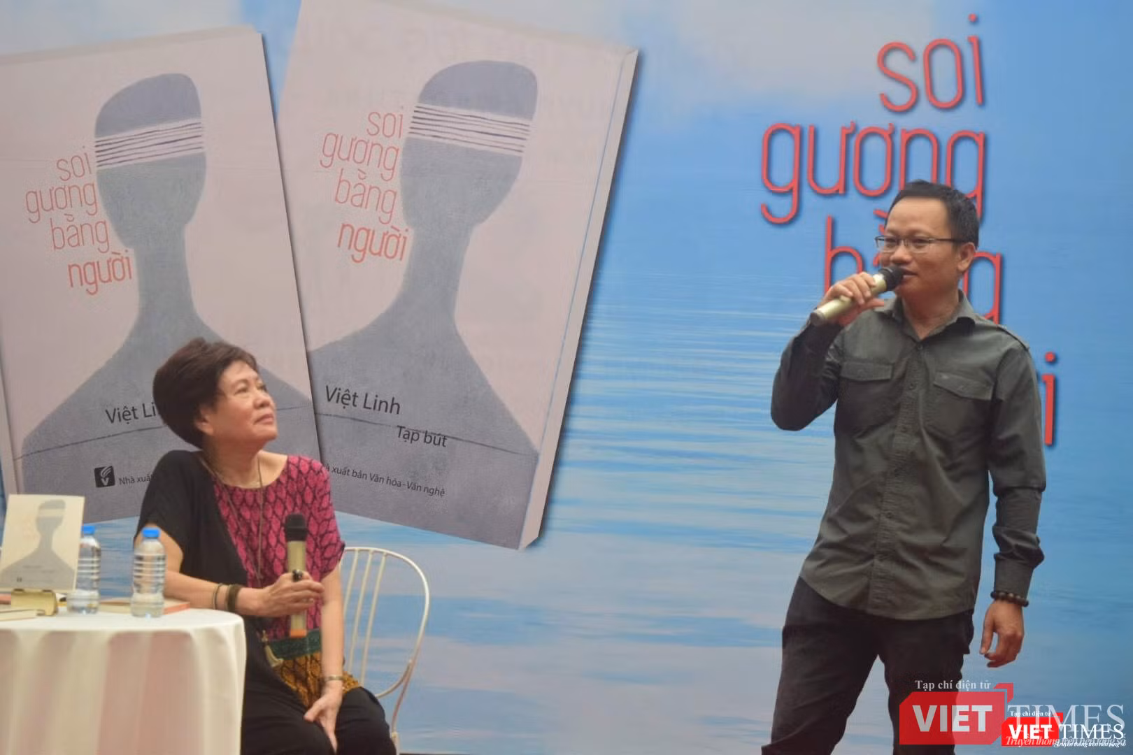 Nhà văn Trần Nhã Thụy chia sẻ về nghề viết với đạo diễn Việt Linh 