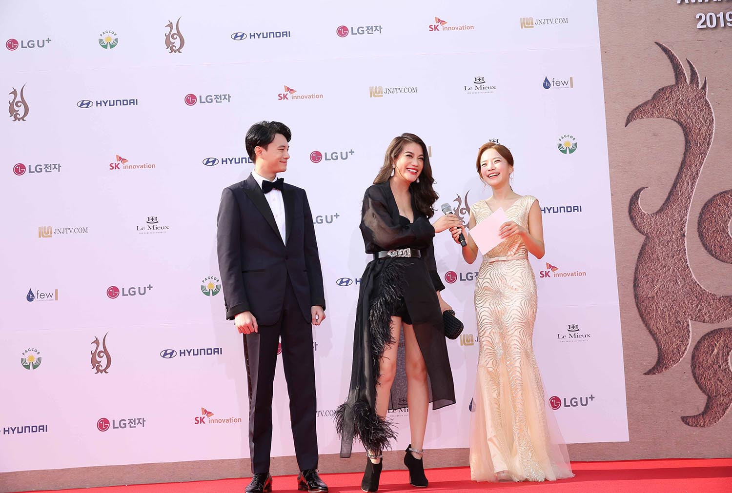 Giao lưu cùng diễn viên Hàn Quốc và các nước khác