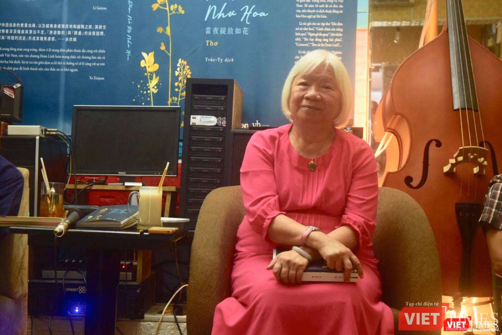 Nữ sĩ Doãn Linh là tác giả của nhiều tập thơ và chuyên luận sâu sắc