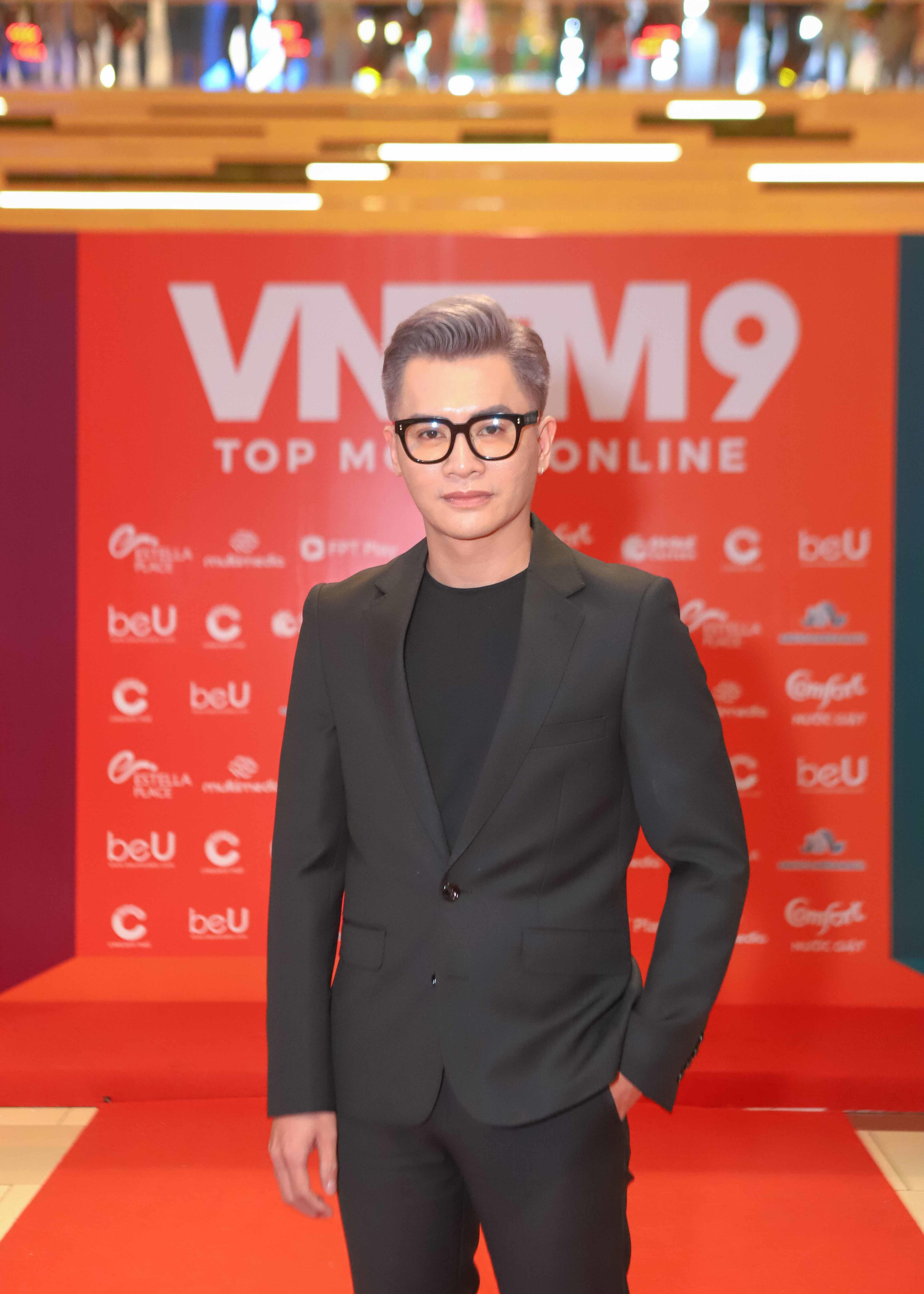 Chuyên gia trang điểm Nam Trung 