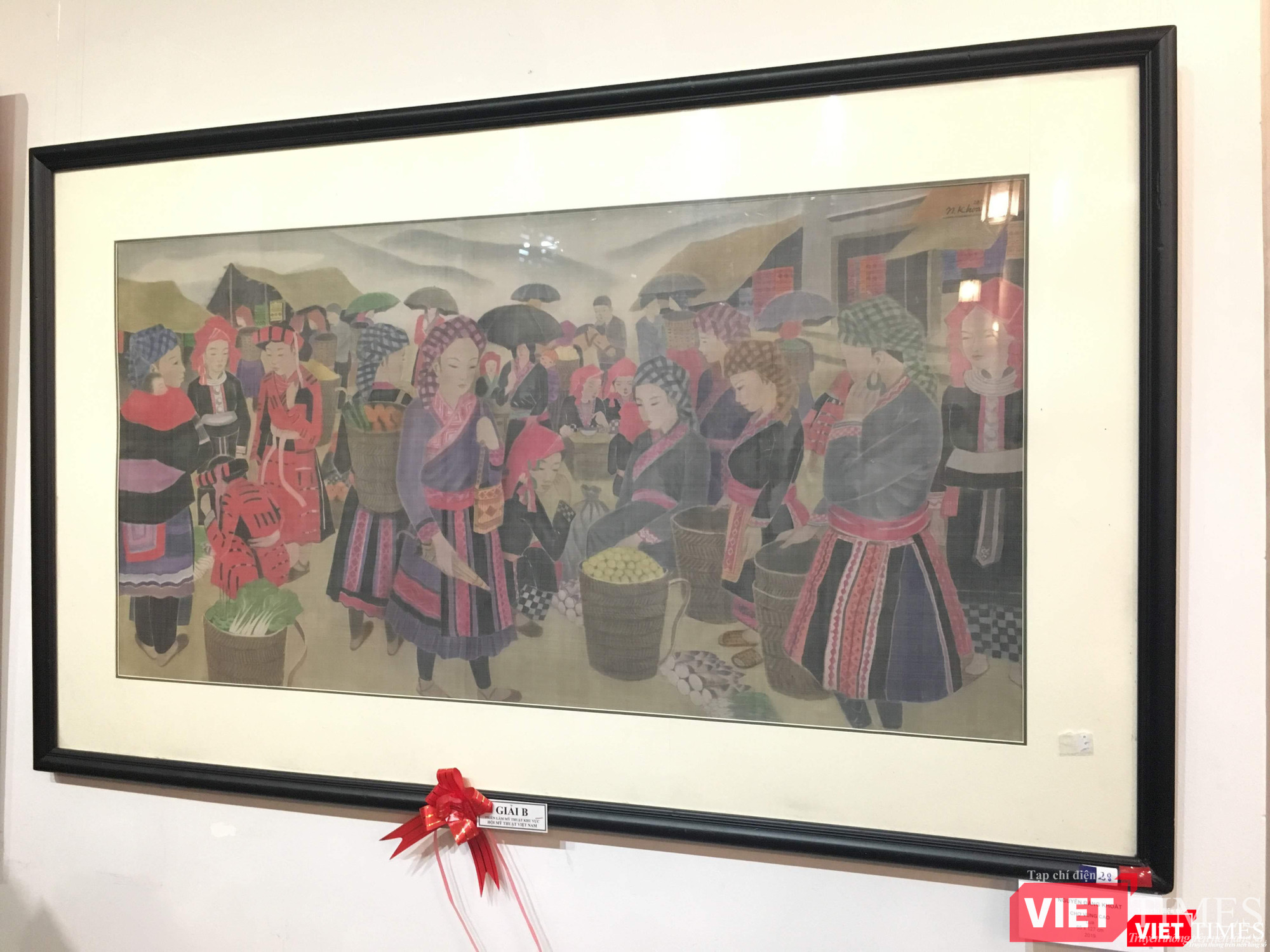 Tranh lụa "Chợ vùng cao" của họa sĩ Nguyễn Đăng Khoát đoạt Giải B