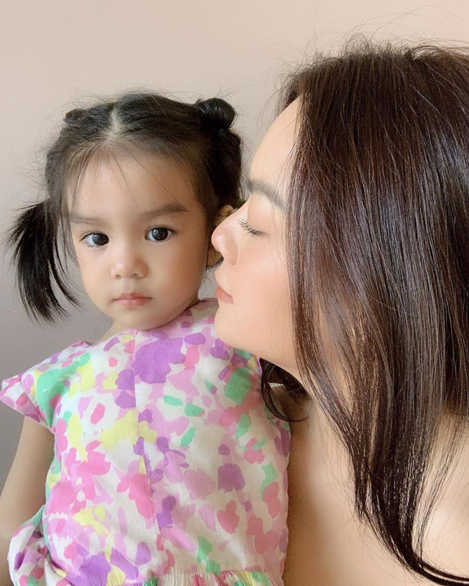 Phạm Quỳnh Anh và con gái Tuệ An Phạm Quỳnh Anh và con gái Tuệ An