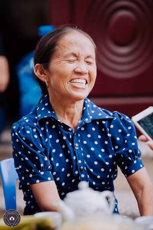 Bà Tân Vlog lên sóng truyền hình với phong cách giản dị Bà Tân Vlog lên sóng truyền hình với phong cách giản dị