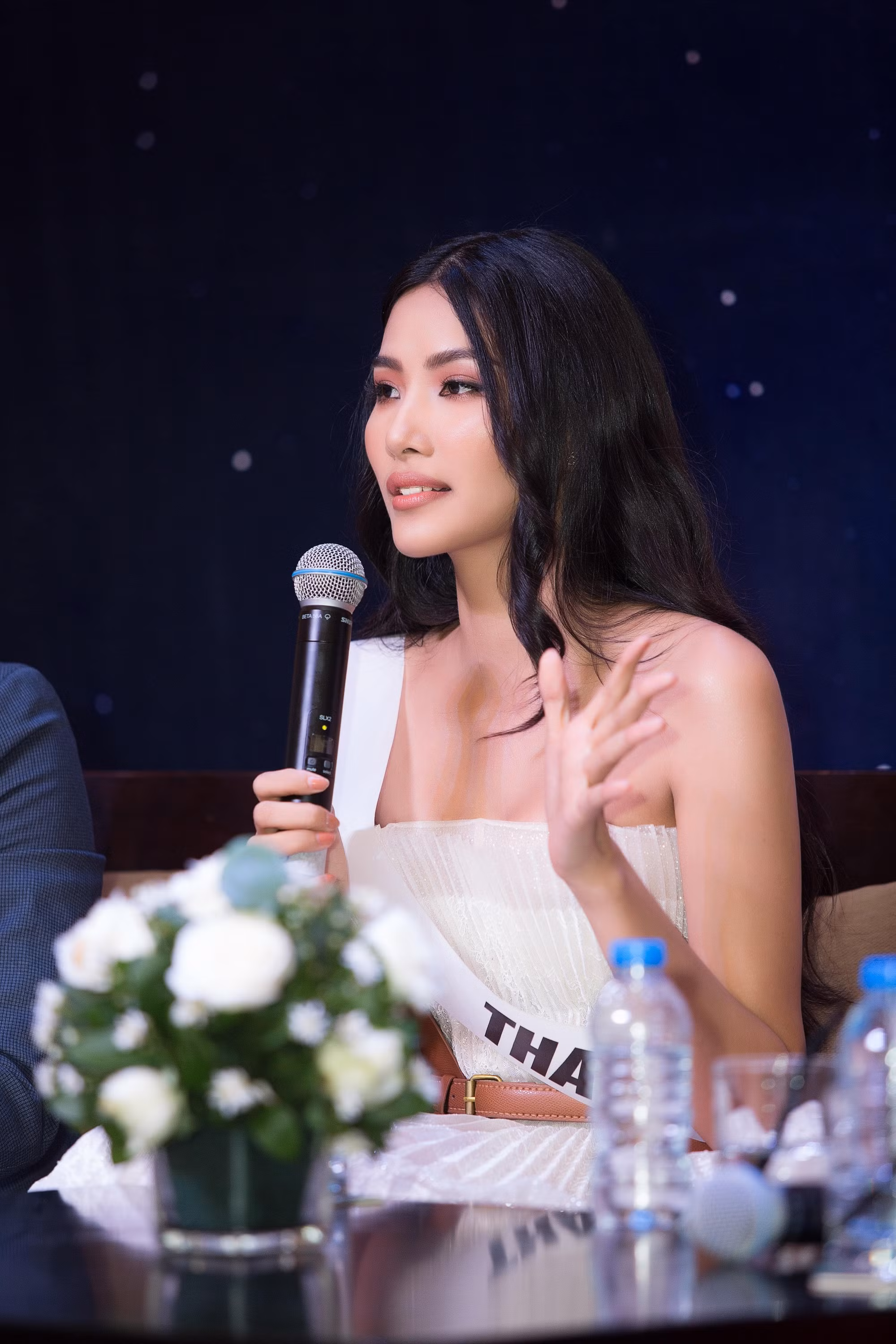 Hoàng Thùy nhiệt tình chia sẻ kinh nghiệm với các thí sinh của Hoa hậu Hoàn Vũ Việt Nam 2019 Hoàng Thùy nhiệt tình chia sẻ kinh nghiệm với các thí sinh của Hoa hậu Hoàn Vũ Việt Nam 2019