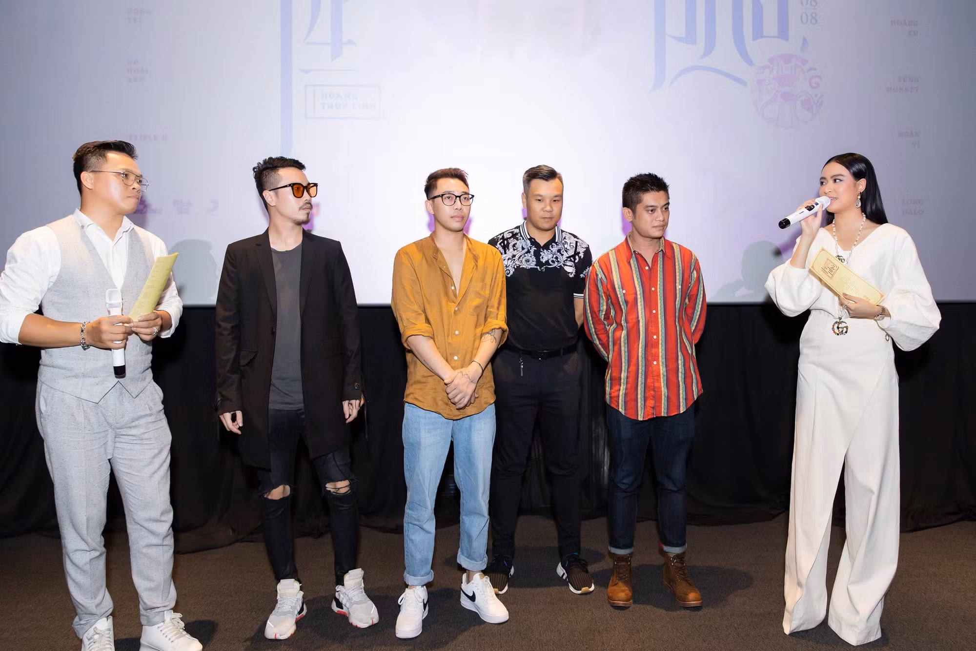 Khó có thể nói bộ trang phục này của Hoàng Thùy Linh là đẹp?