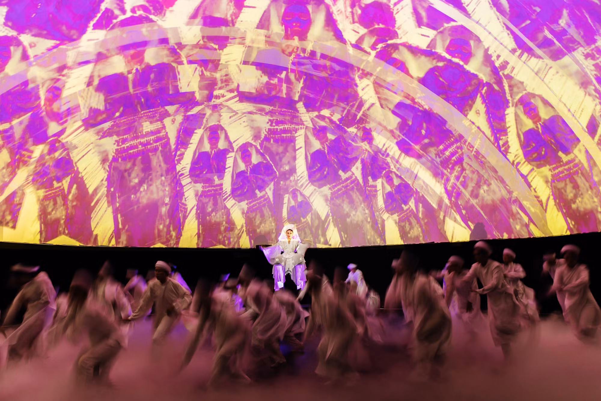 Cộng đồng thờ đạo Mẫu nghĩ gì về những hình ảnh này?