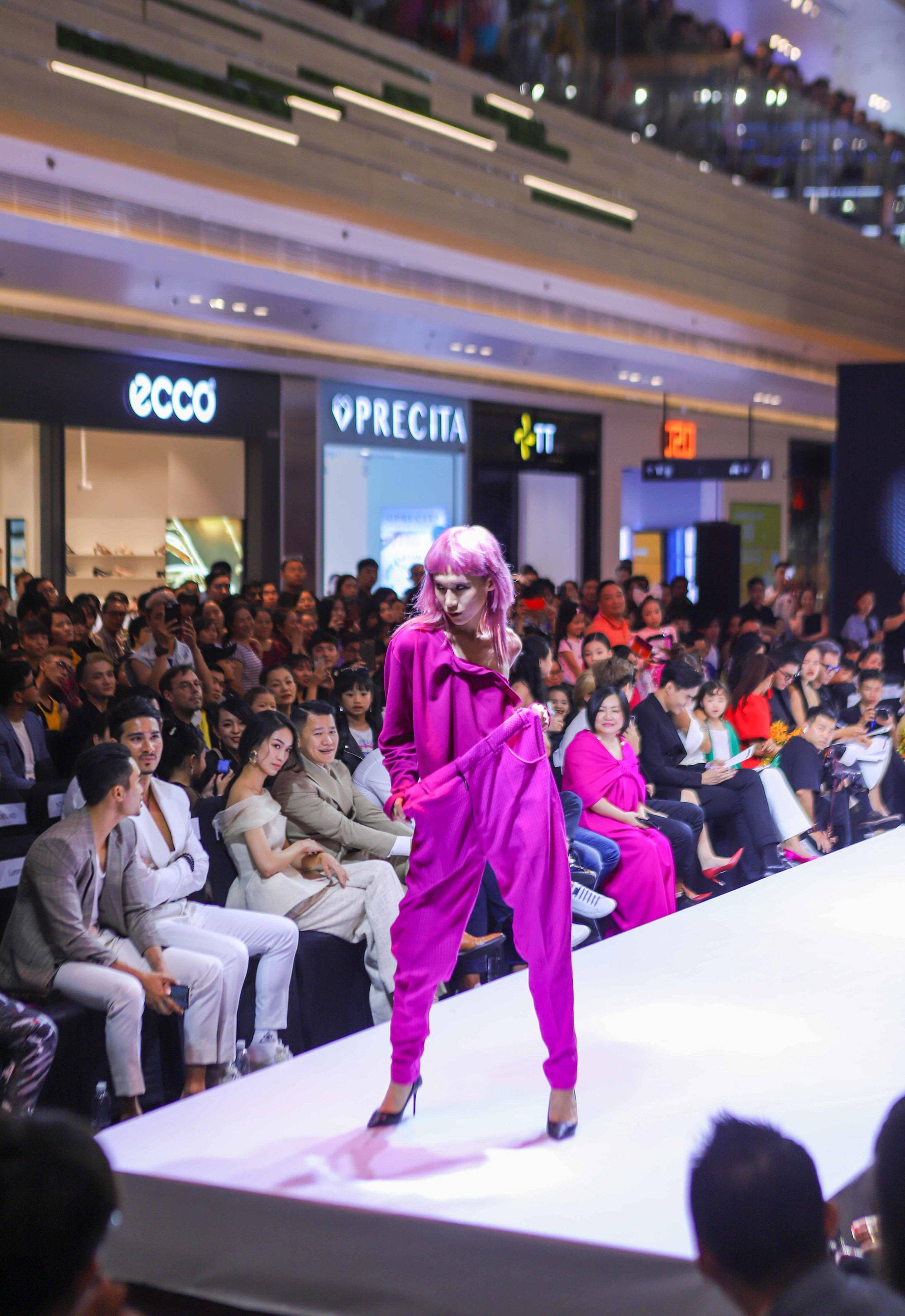 Thời trang lão hóa được Top 20 thể hiện với nhiều cảm xúc