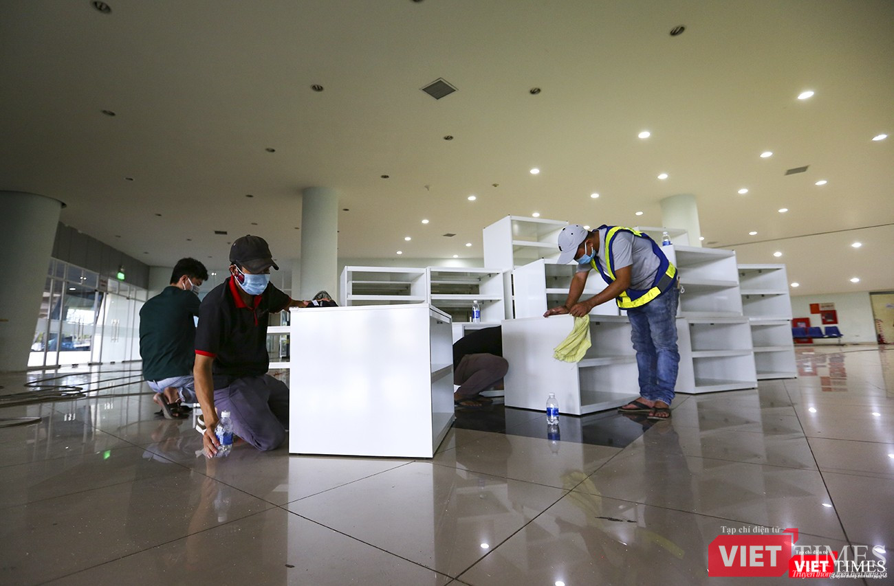 Hệ thống tủ y tế được vệ sinh trước khi đưa vô lắp đặt