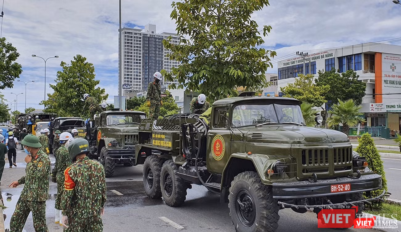 Chiều ngày 3/8, lực lượng quân đội đã lên phương án phun thuốc khử trùng trên địa bàn quận Sơn Trà (Đà Nẵng)