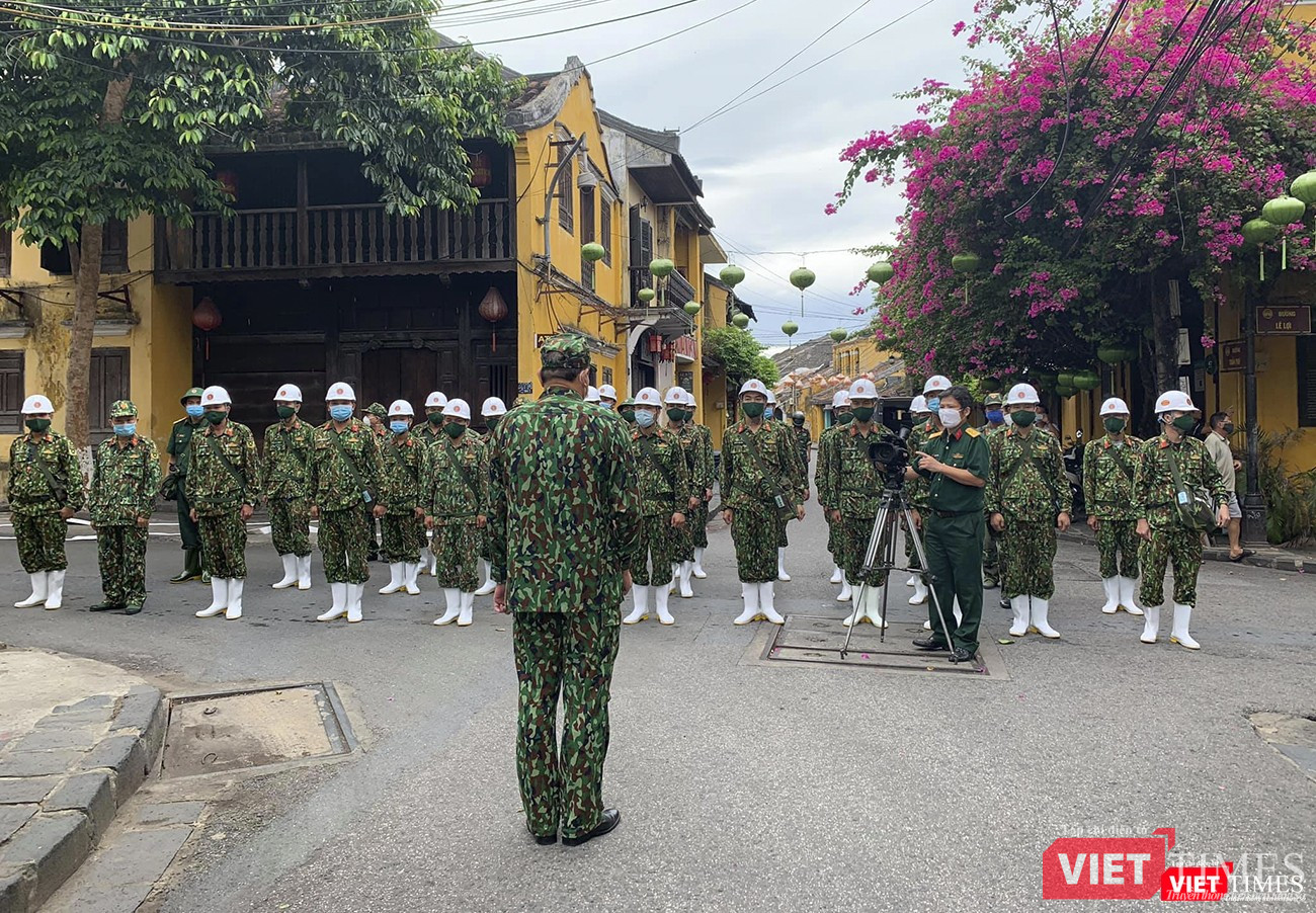 Lực lượng quân đội thuộc Tiểu đoàn Phòng hóa 78 - Bộ Tham mưu Quân khu 5 chuẩn bị làm nhiệm vụ