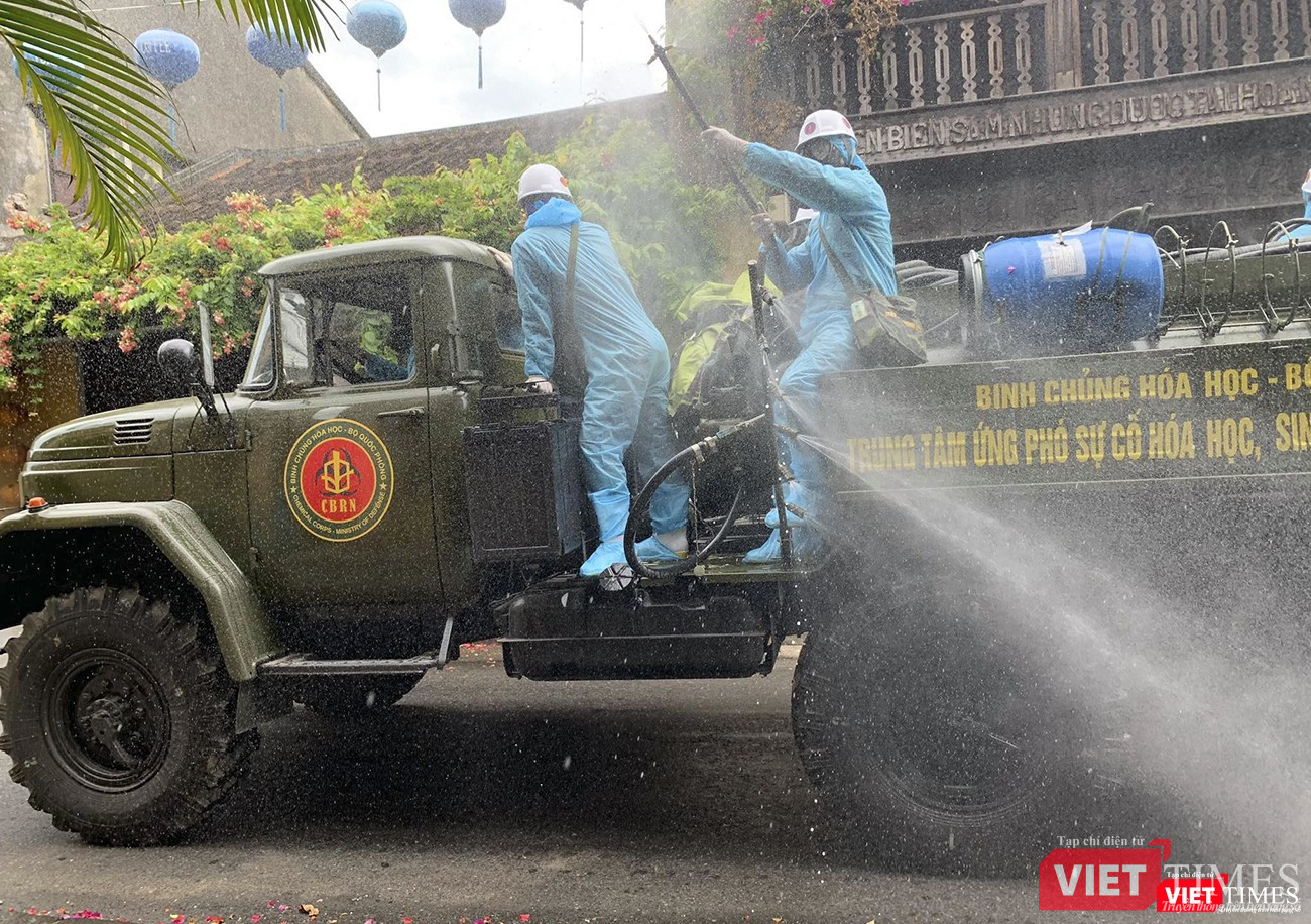 Tất cả các con phố đều được phun khử khuẩn