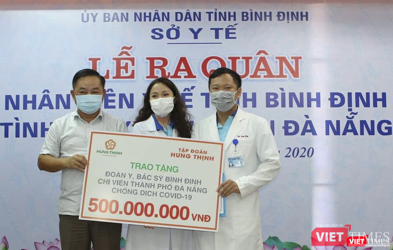 Buổi lễ tiễn đoàn y bác sỹ của tỉnh Bình Định ra chi viện cho Đà Nẵng nhận được nhiều sự chung tay của cộng đồng doanh nghiệp (ảnh: Tuấn Dũng)