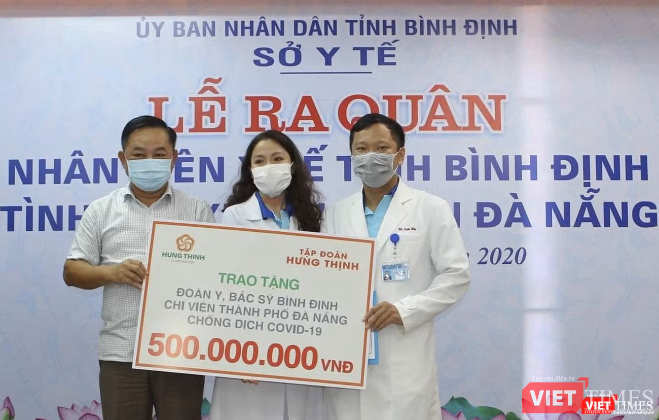 Buổi lễ tiễn đoàn y bác sỹ của tỉnh Bình Định ra chi viện cho Đà Nẵng nhận được nhiều sự chung tay của cộng đồng doanh nghiệp (ảnh: Tuấn Dũng)